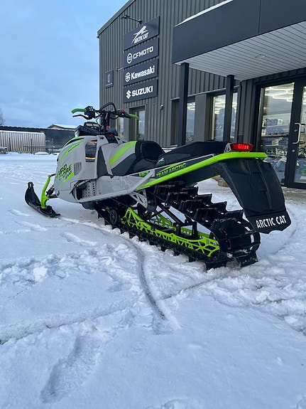 Arctic-cat M8000