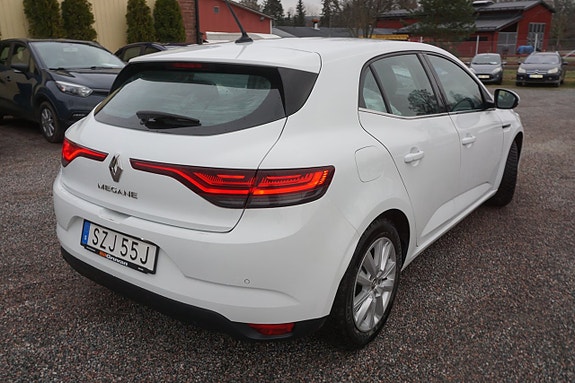 Renault Megane IV 3 of 5