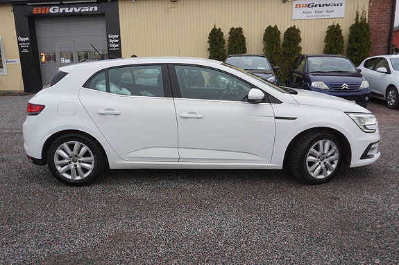 Renault Megane IV 2 of 5