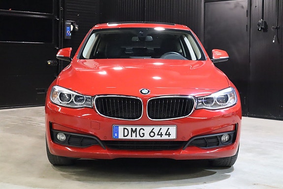 BMW 320 2 of 5