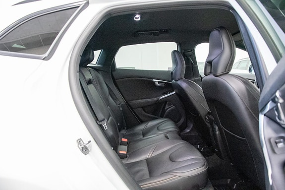 Volvo V40 Cross Country 13 of 26
