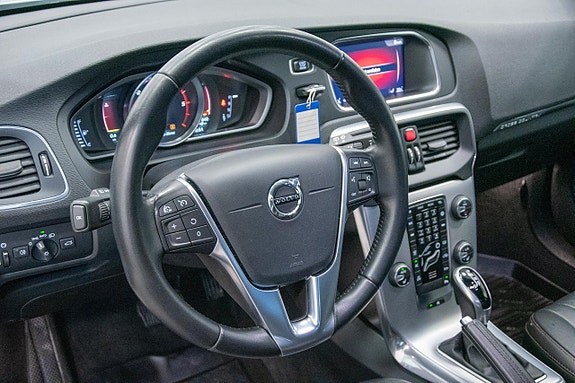 Volvo V40 Cross Country 9 of 26