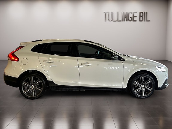 Volvo V40 Cross Country 6 of 26