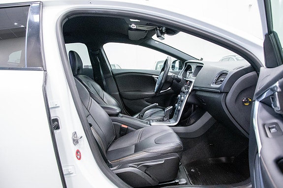 Volvo V40 Cross Country 14 of 26