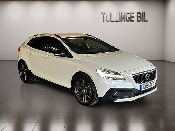 Volvo V40 Cross Country 7 of 26