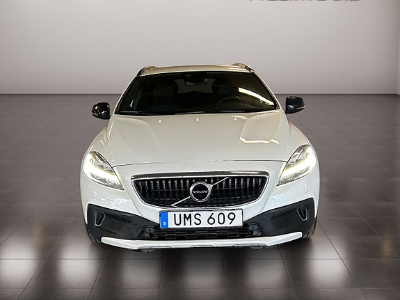 Volvo V40 Cross Country 8 of 26