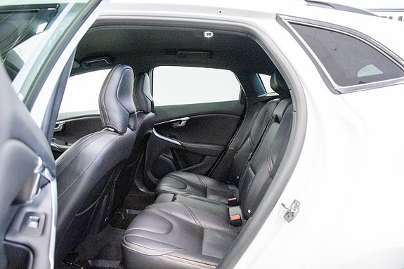 Volvo V40 Cross Country 12 of 26