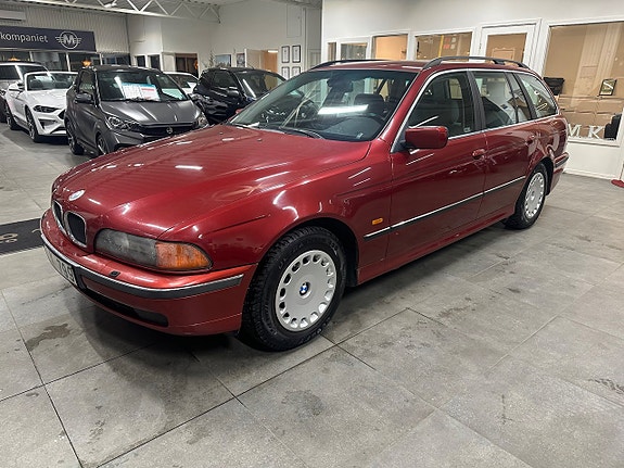 BMW 520 2 of 5