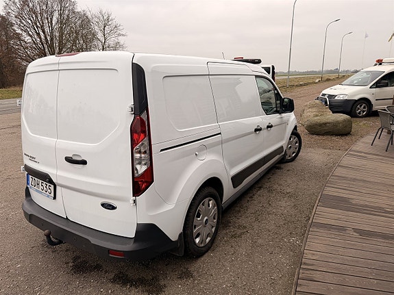 Ford Transit Connect 4 of 5
