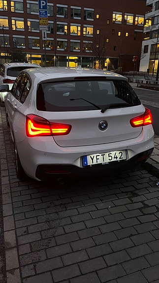 BMW 118i 4 of 11