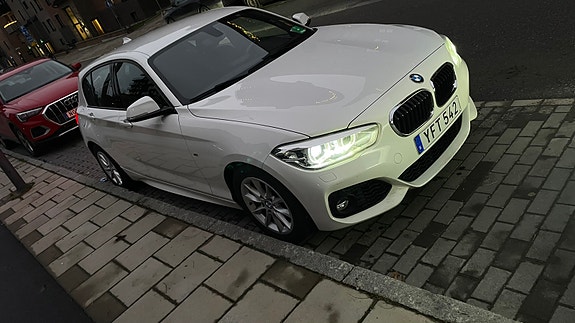 BMW 118i 3 of 11