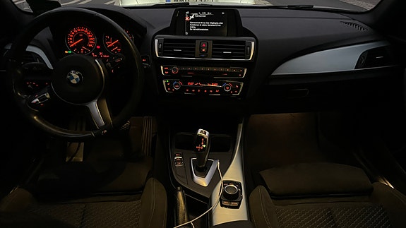 BMW 118i 9 of 11