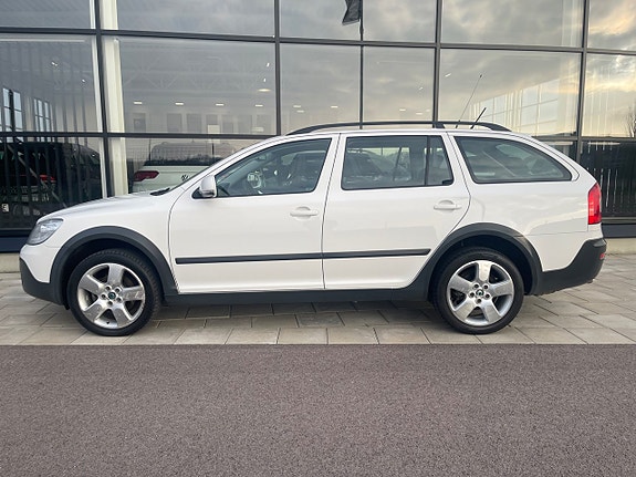 Skoda Octavia Scout 2 of 5