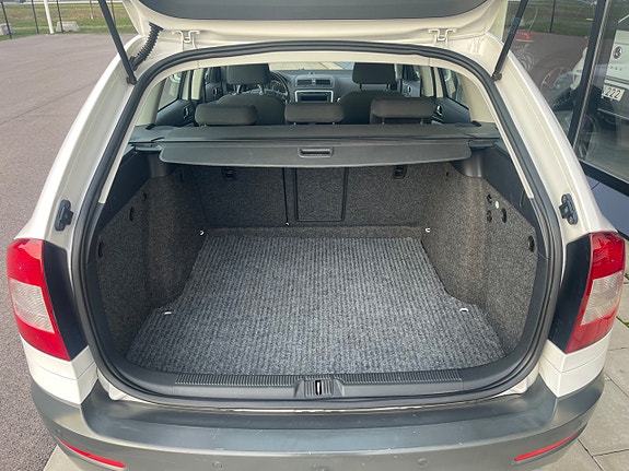 Skoda Octavia Scout 6 of 14