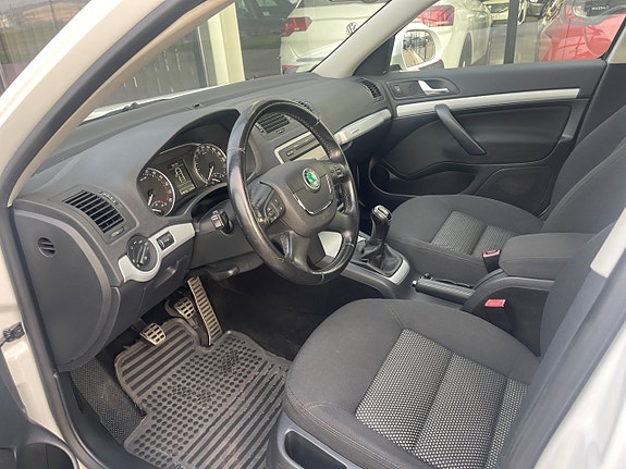 Skoda Octavia Scout 7 of 14