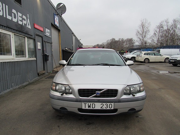 Volvo S60 3 of 5