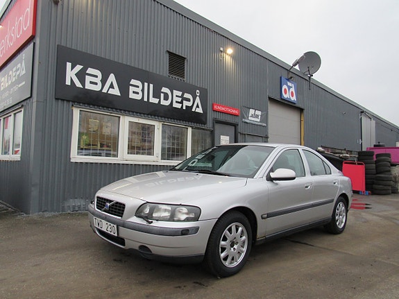 Volvo S60 2 of 5