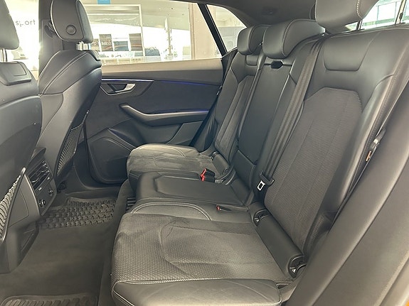 Audi Q8 10 of 27