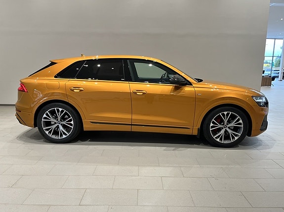 Audi Q8 3 of 27