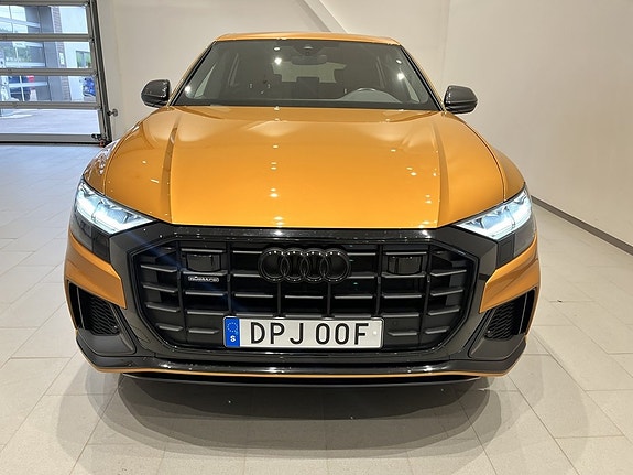 Audi Q8 2 of 27
