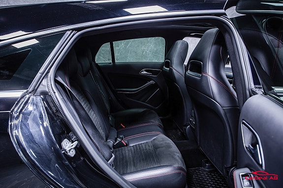 Mercedes-Benz CLA220 d 16 of 27