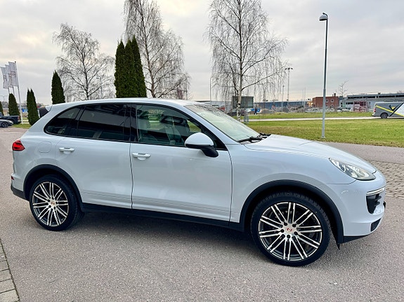 Porsche Cayenne 5 of 5
