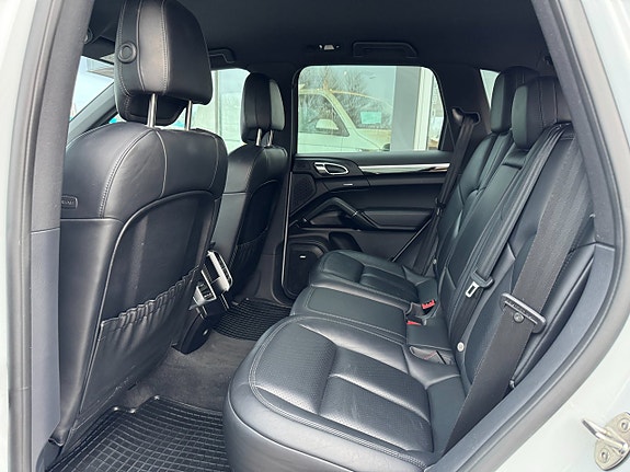 Porsche Cayenne 19 of 21