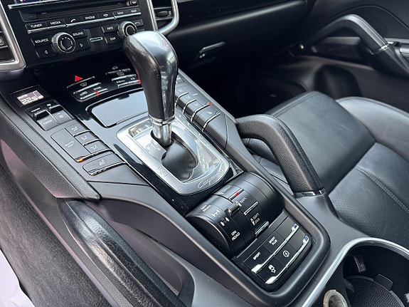 Porsche Cayenne 14 of 21