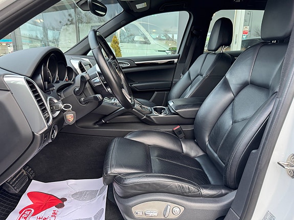 Porsche Cayenne 7 of 21