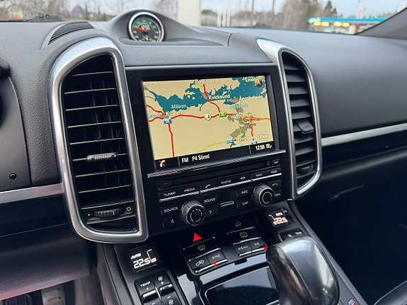 Porsche Cayenne 13 of 21