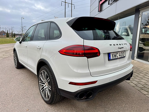 Porsche Cayenne 3 of 5