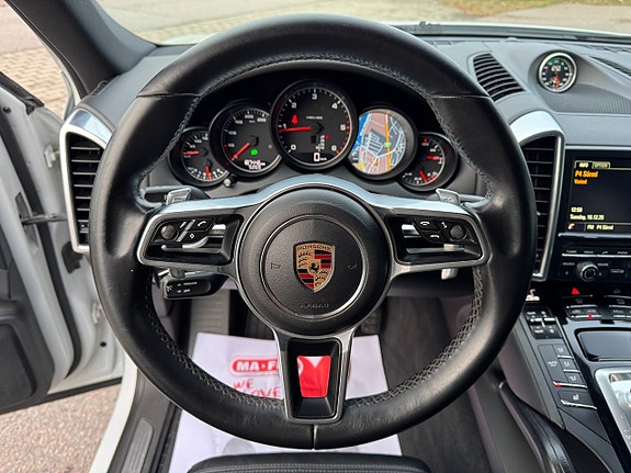 Porsche Cayenne 11 of 21