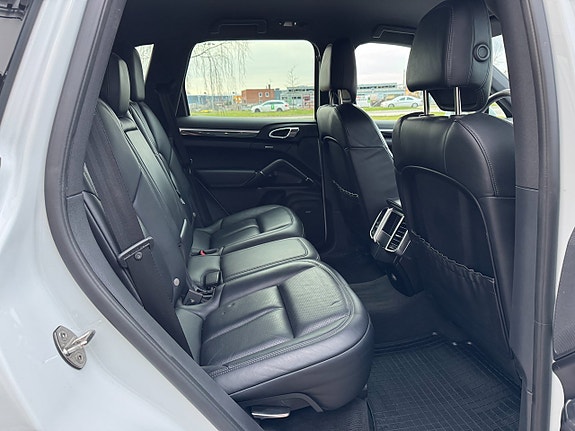 Porsche Cayenne 18 of 21