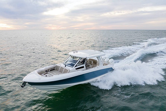 BOSTON WHALER 10 of 12