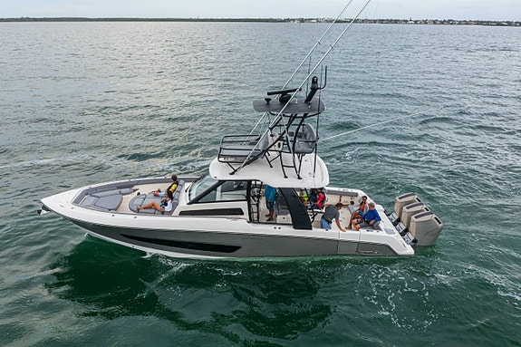 BOSTON WHALER 8 of 12