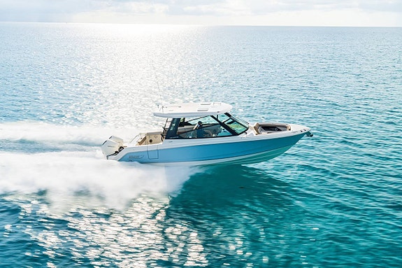 BOSTON WHALER 7 of 12