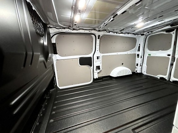 Ford Transit Custom 10 of 13