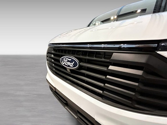 Ford Transit Custom 8 of 13