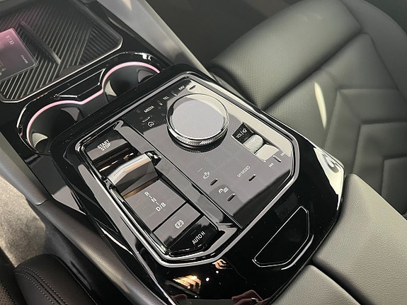 BMW i5 8 of 14