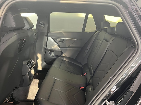 BMW i5 11 of 14
