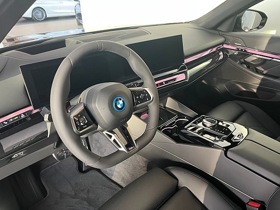 BMW i5 6 of 14