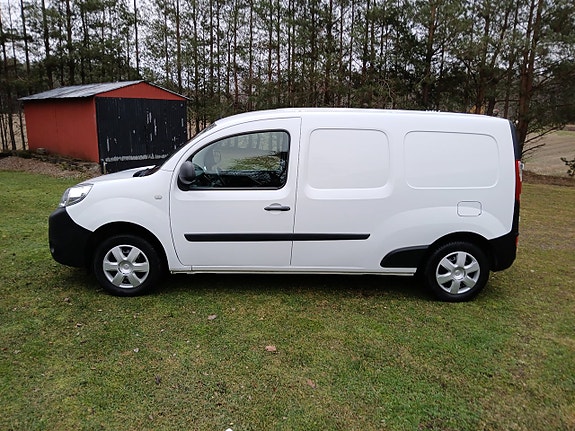 Nissan NV250 2 of 5