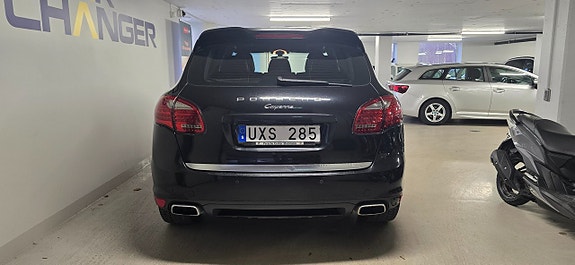 Porsche Cayenne 3 of 5