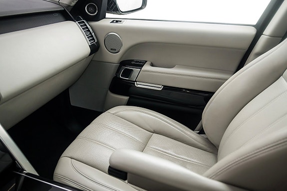 Land Rover Range Rover 17 of 24