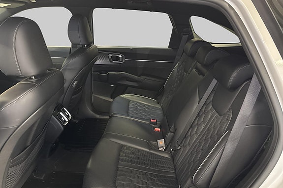 Kia Sorento 9 of 21