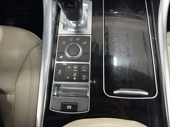 Land Rover Range Rover Sport 17 of 18