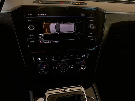 Volkswagen Passat 18 of 30