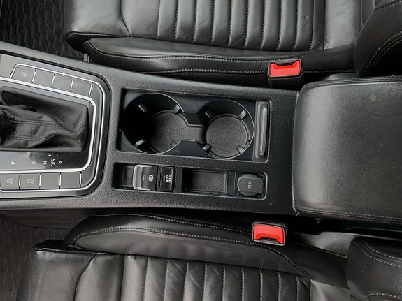 Volkswagen Passat 12 of 30