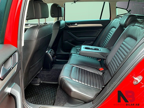 Volkswagen Passat 17 of 30