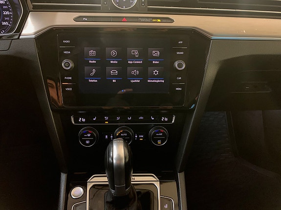 Volkswagen Passat 20 of 30